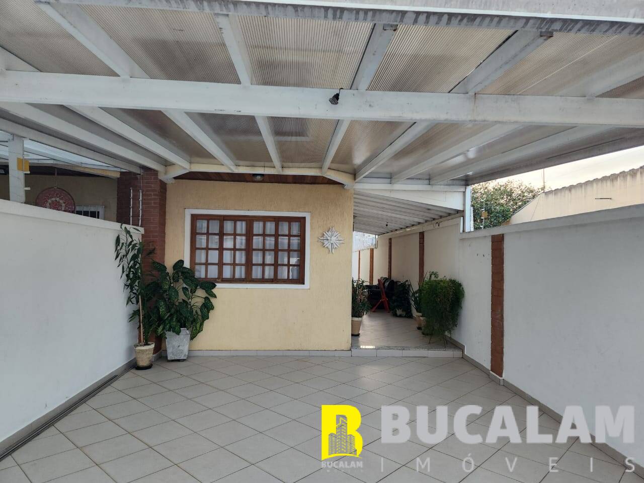 Casa à venda com 3 quartos, 160m² - Foto 1