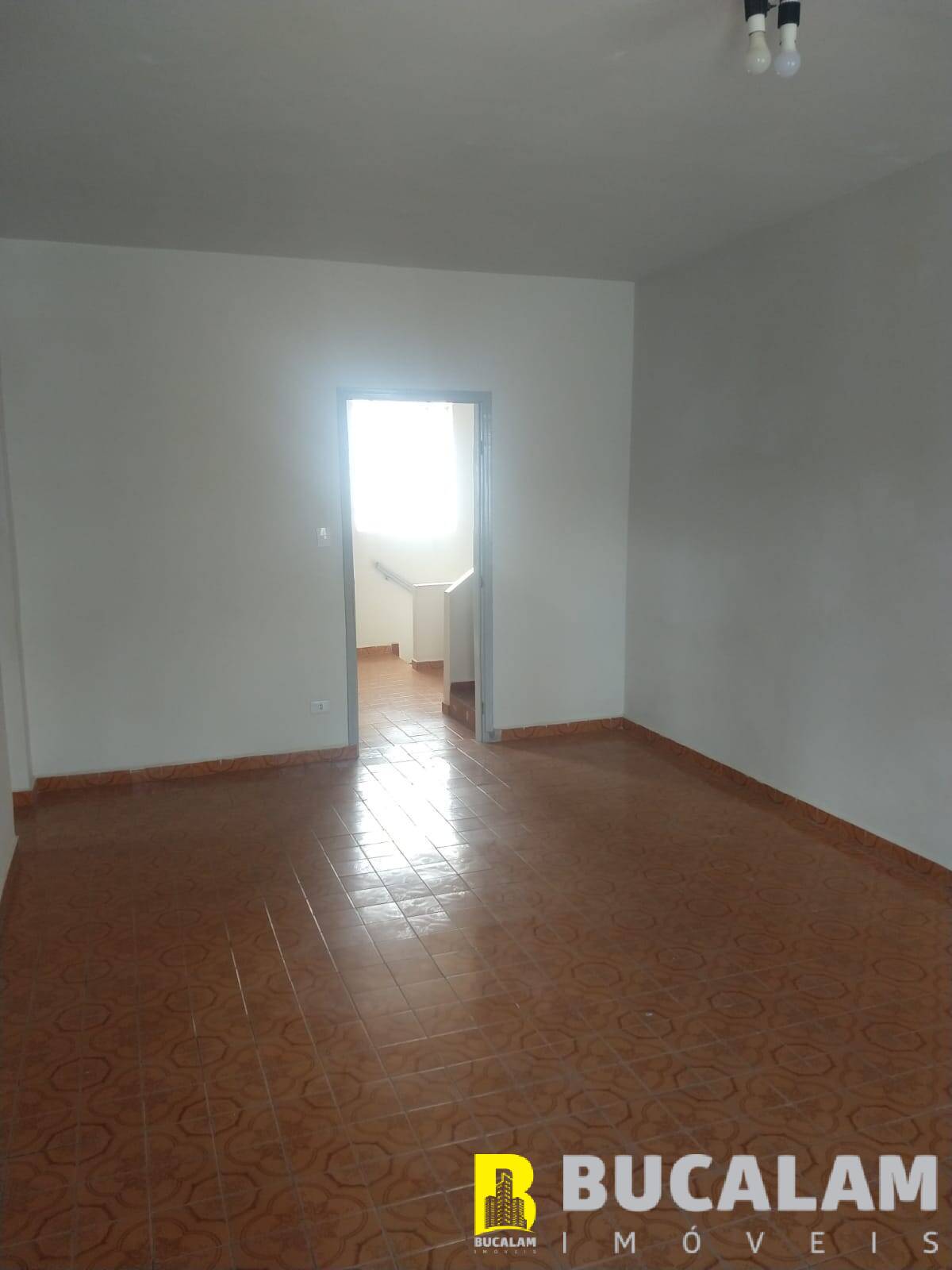 Casa para alugar com 2 quartos, 80m² - Foto 11