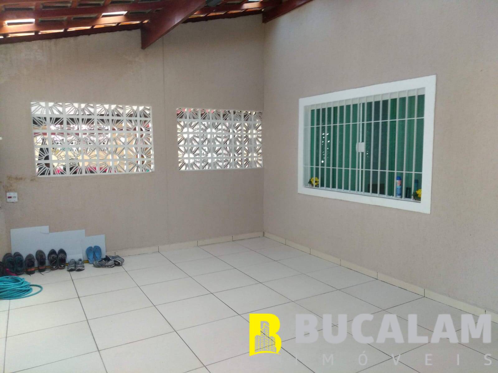 Casa à venda com 4 quartos, 95m² - Foto 2