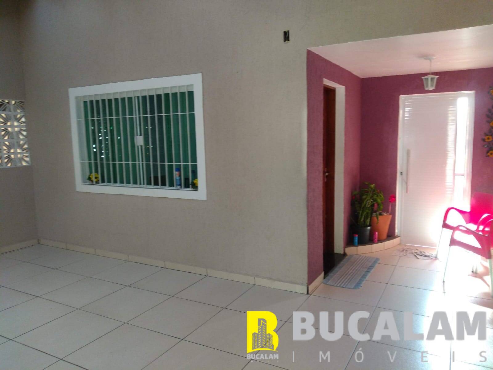 Casa à venda com 4 quartos, 95m² - Foto 1