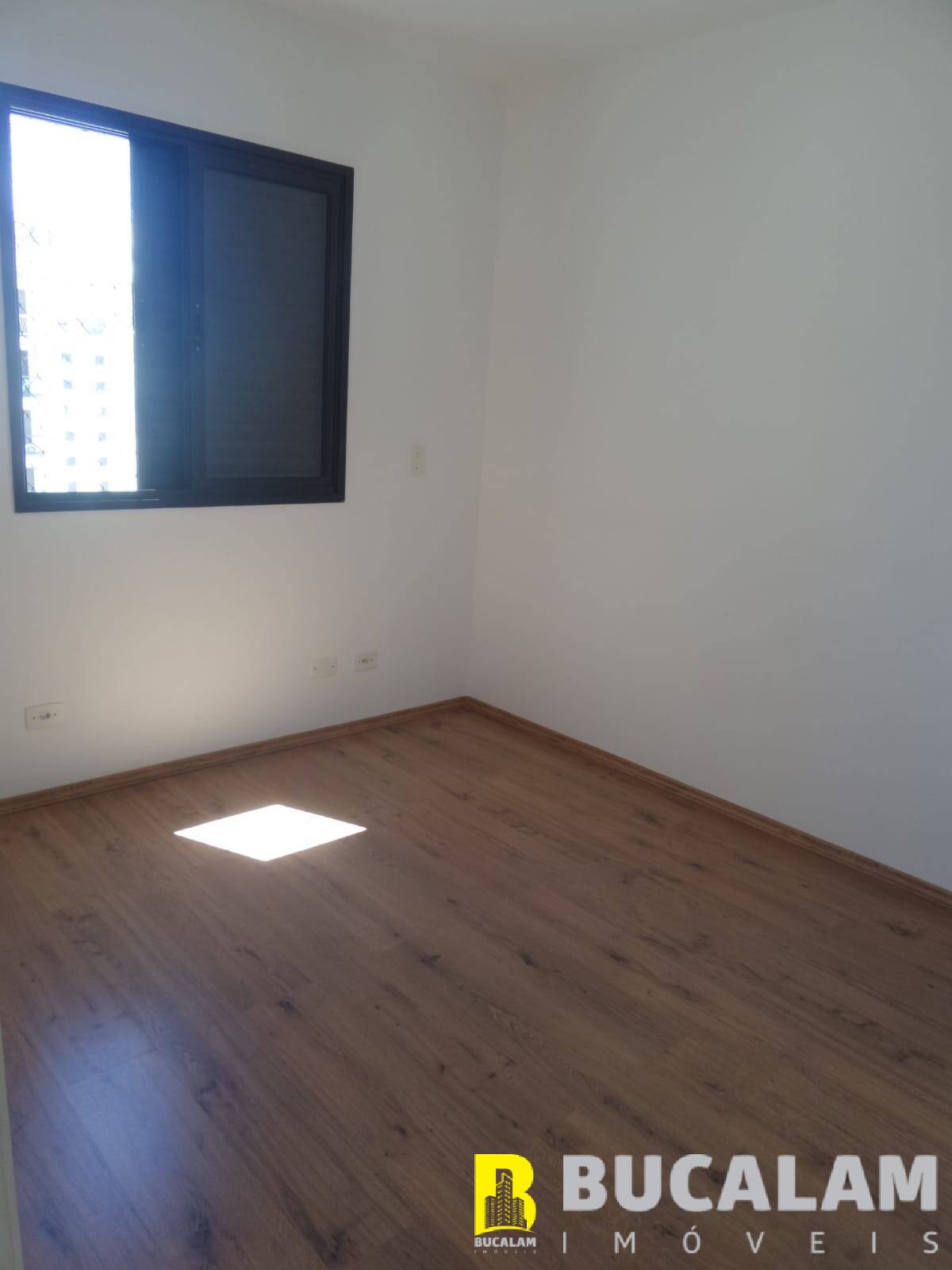 Apartamento para alugar com 3 quartos, 76m² - Foto 2