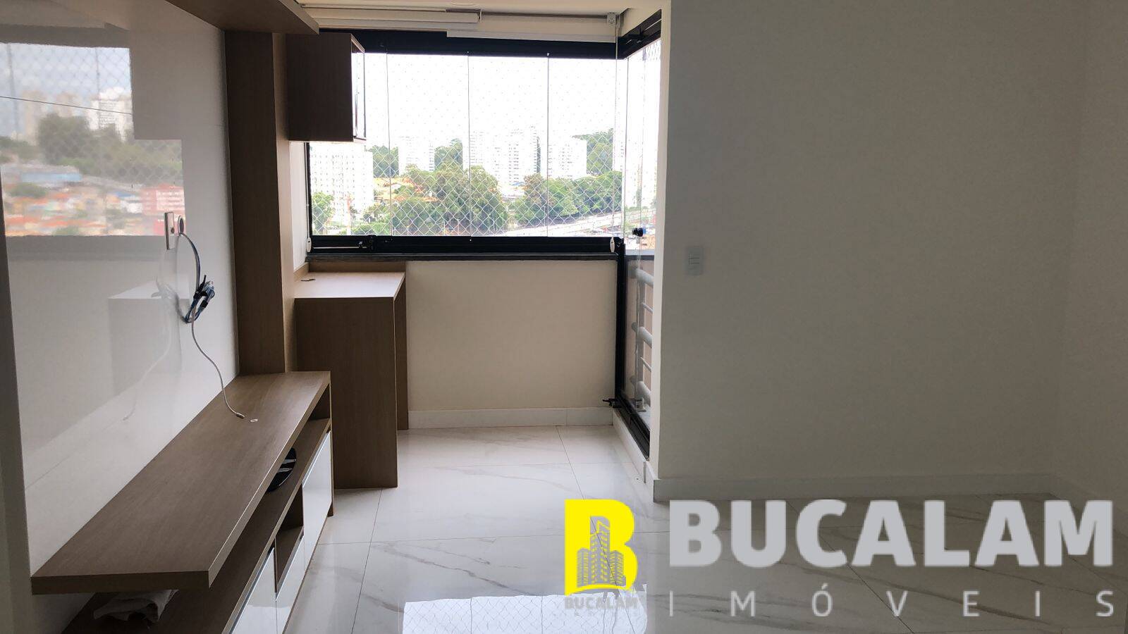 Apartamento à venda com 3 quartos, 67m² - Foto 2