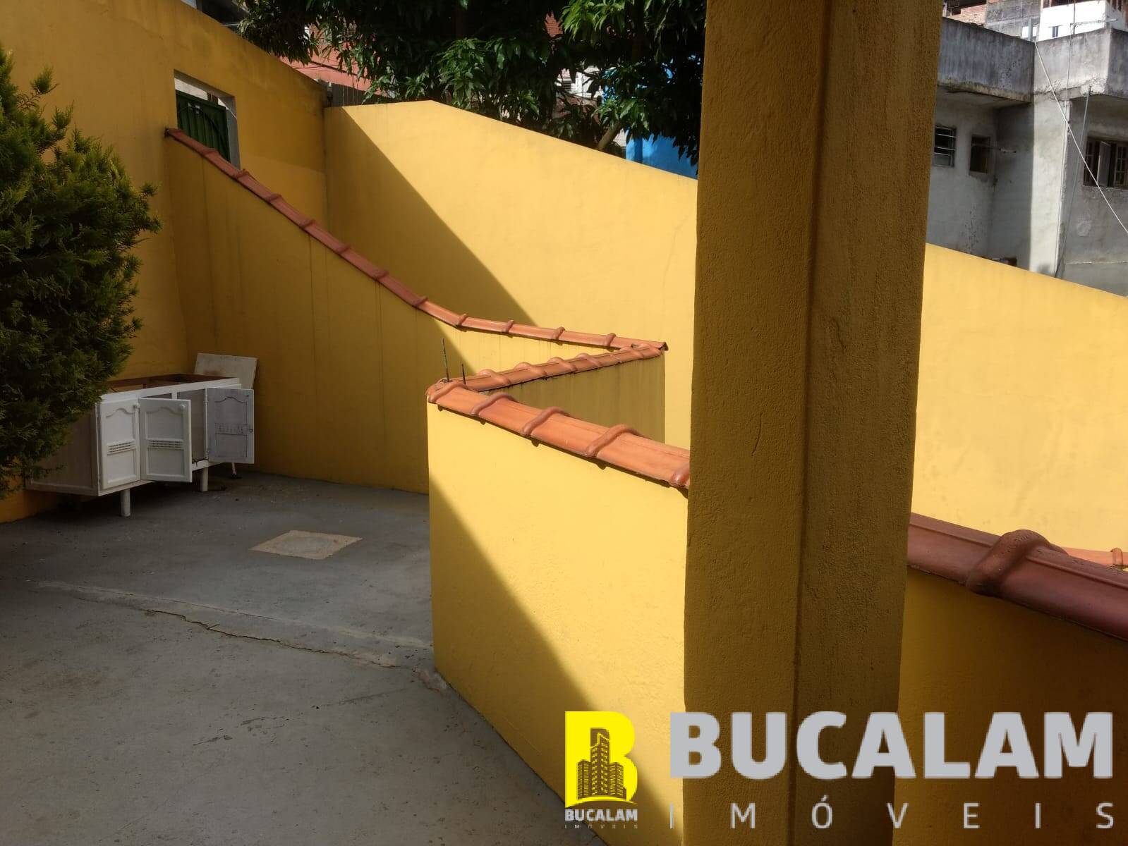 Casa à venda com 6 quartos, 180m² - Foto 2