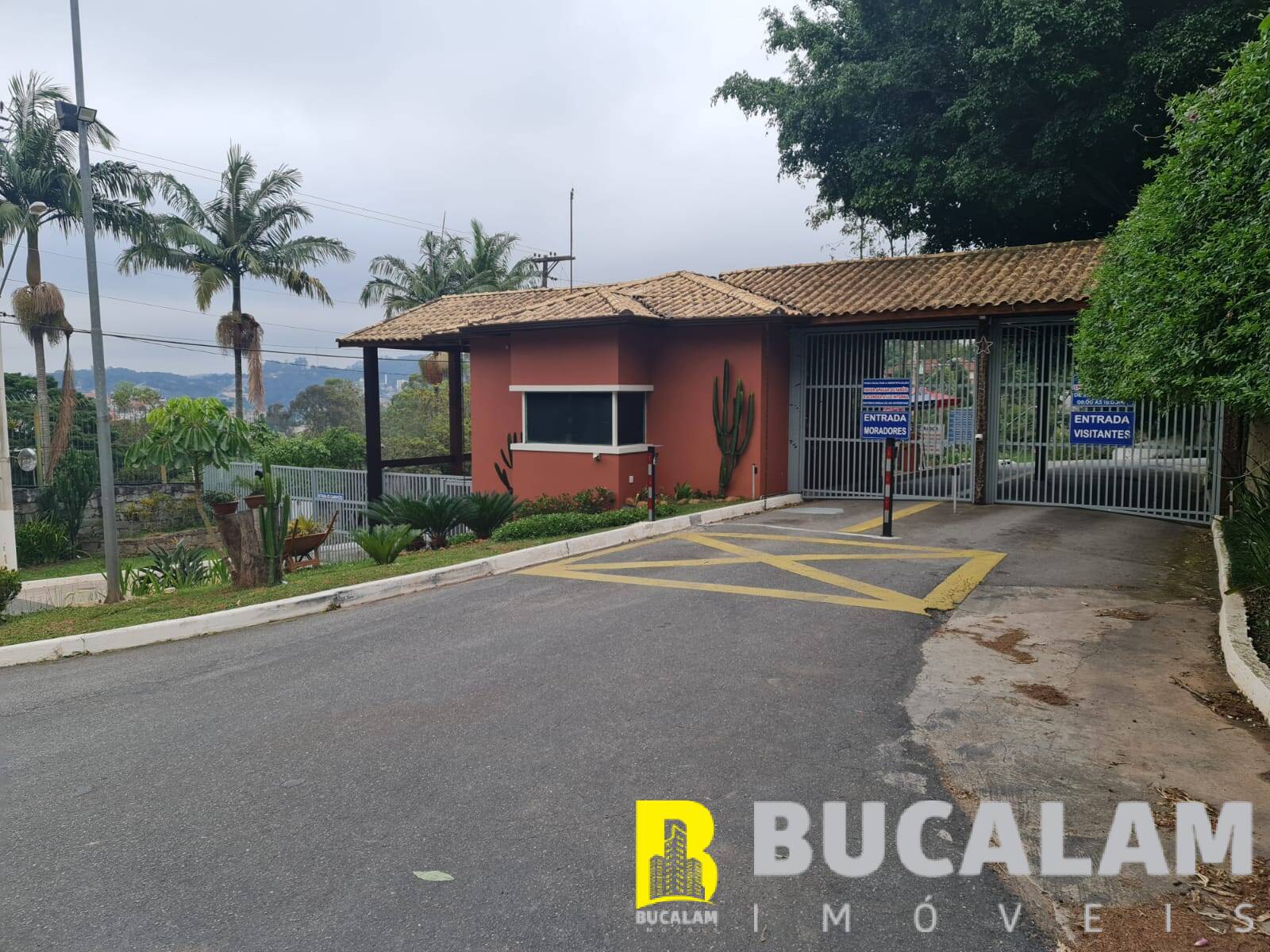 Casa à venda com 3 quartos, 270m² - Foto 2