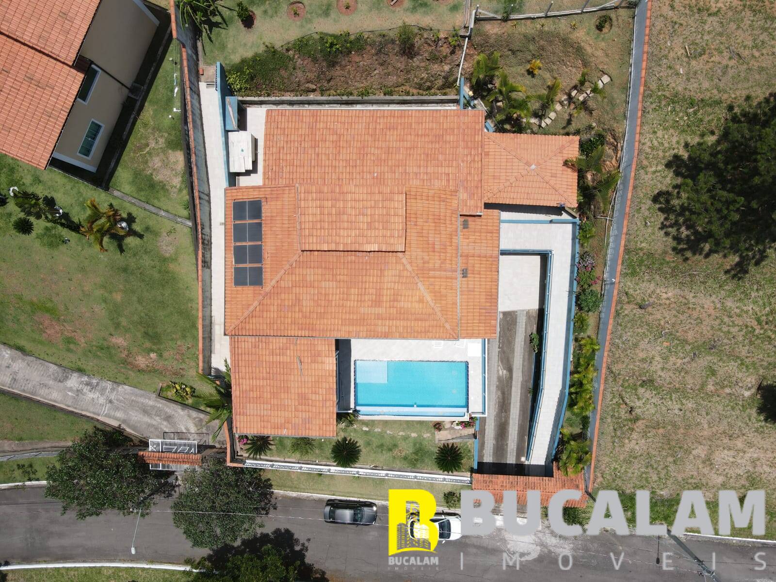 Casa à venda com 3 quartos, 270m² - Foto 1