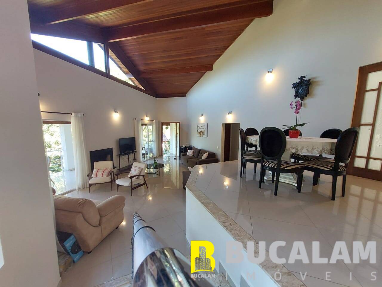 Casa à venda com 4 quartos, 2900m² - Foto 2