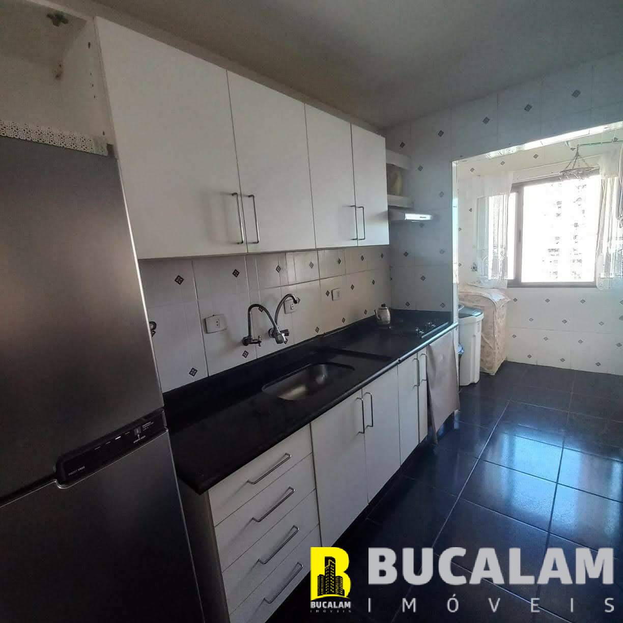 Apartamento à venda com 2 quartos, 70m² - Foto 1