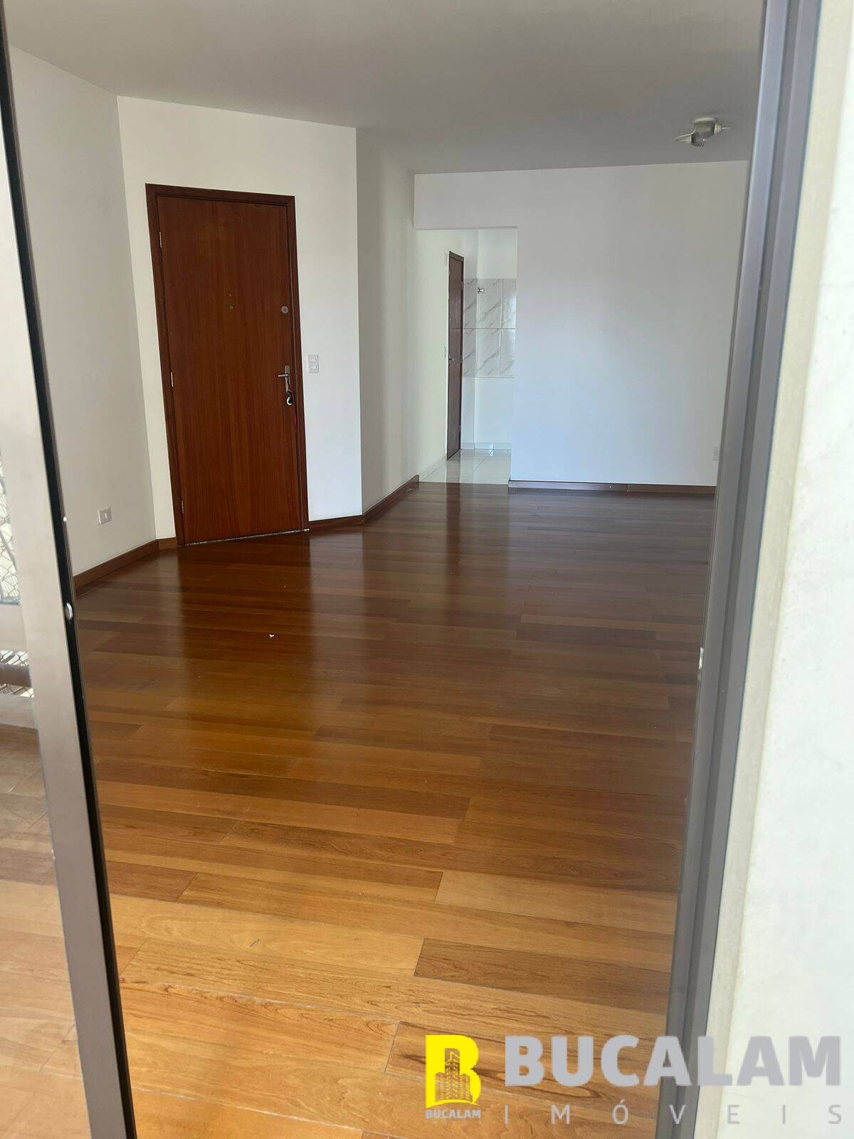 Apartamento à venda com 3 quartos, 110m² - Foto 2