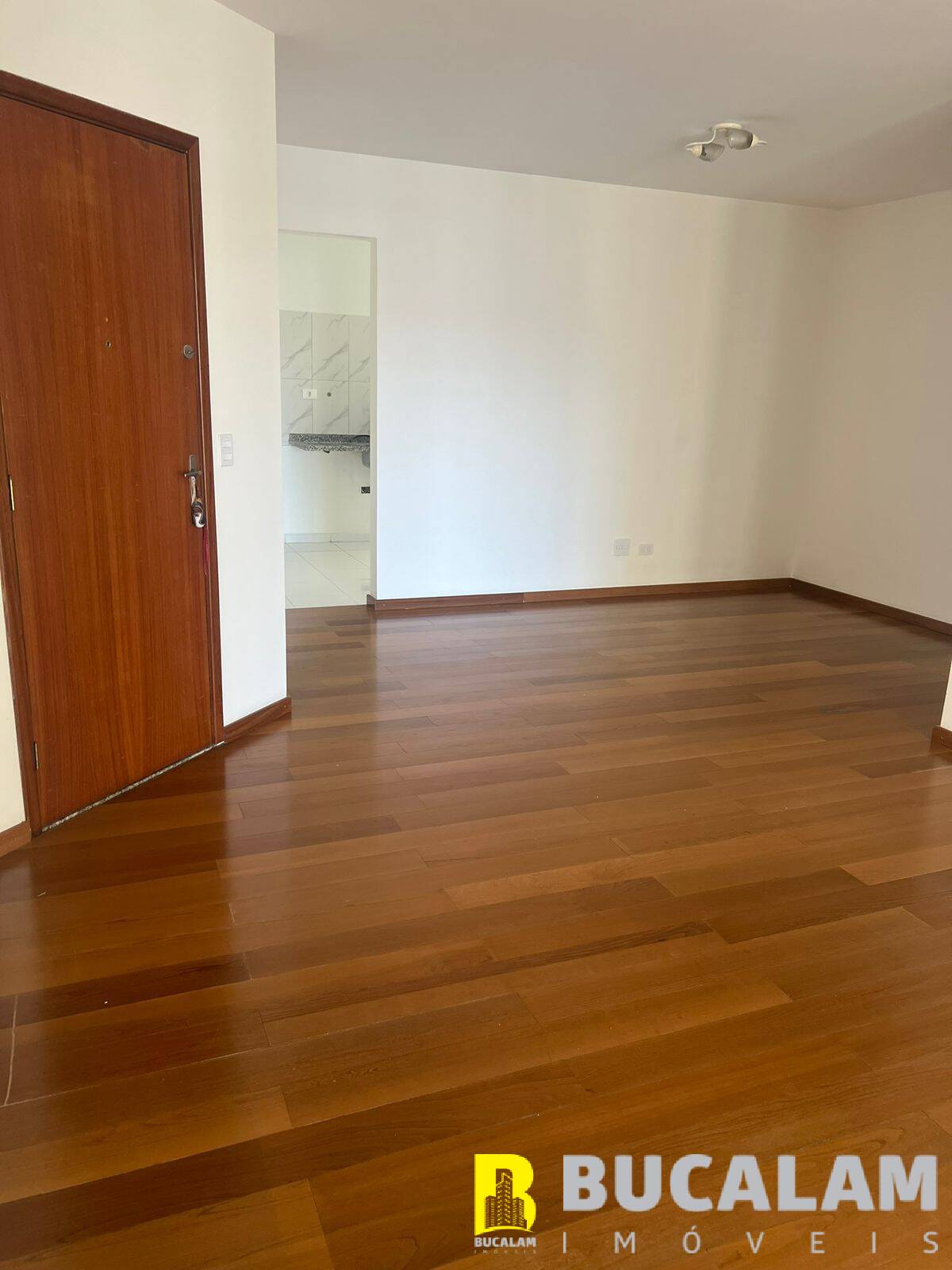 Apartamento à venda com 3 quartos, 110m² - Foto 1