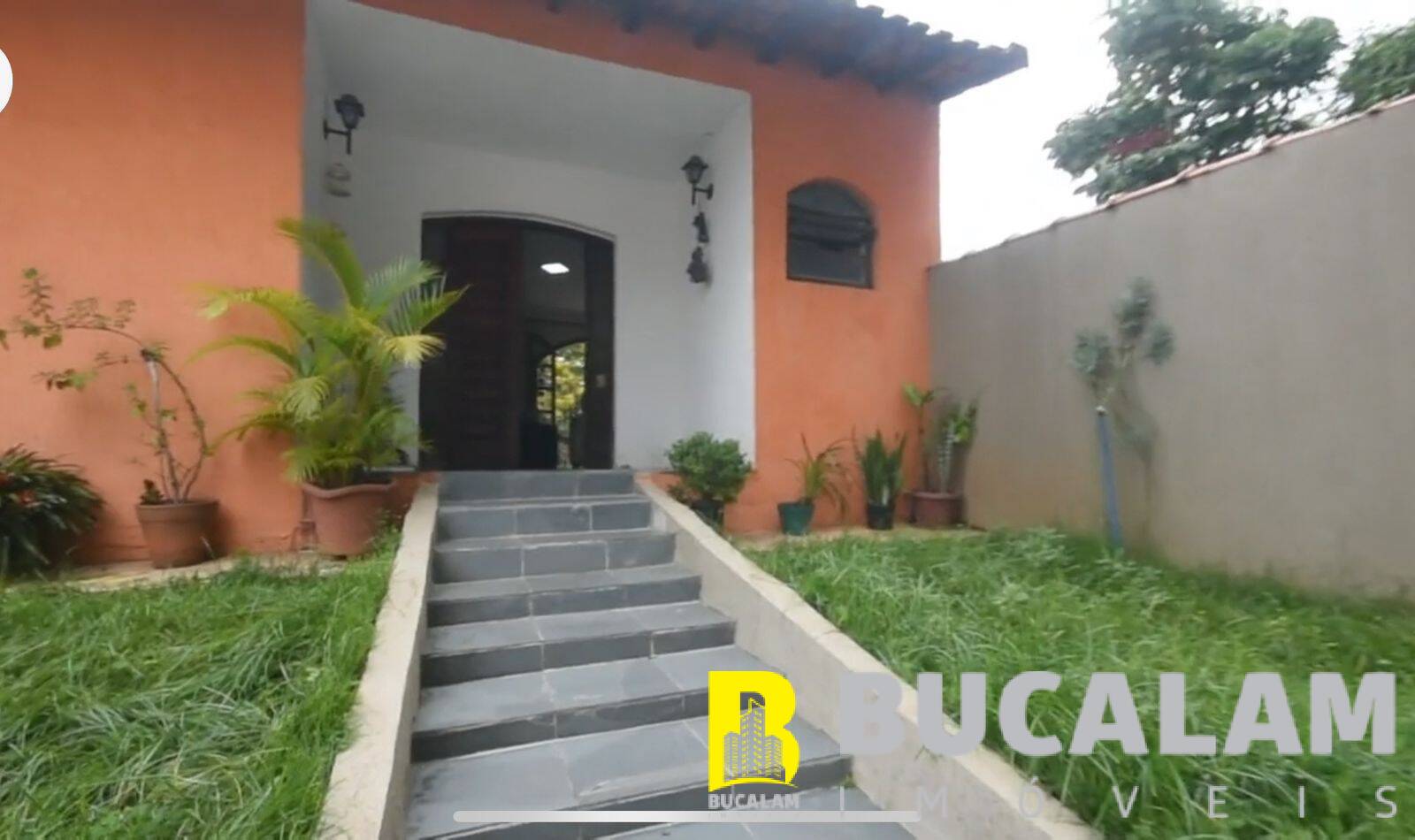 Casa à venda com 3 quartos, 250m² - Foto 1