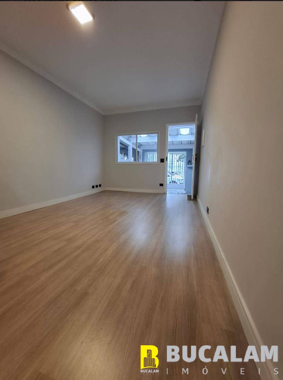 Casa à venda com 3 quartos, 100m² - Foto 2