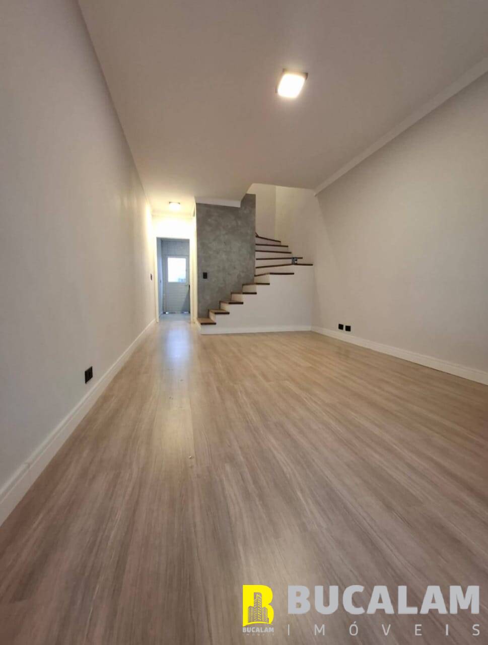 Casa à venda com 3 quartos, 100m² - Foto 1