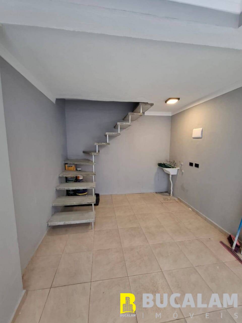 Casa à venda com 3 quartos, 100m² - Foto 4