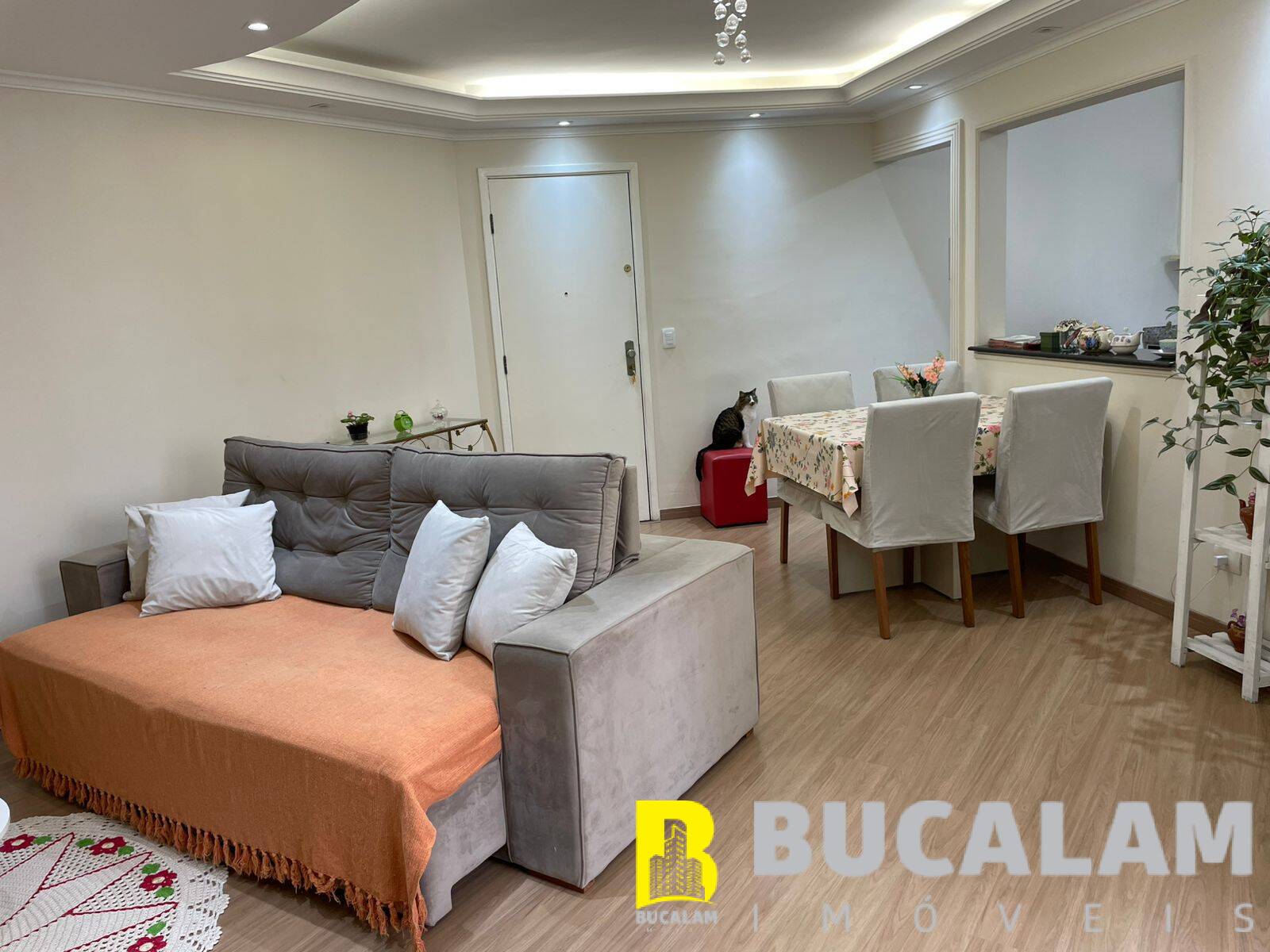 Apartamento à venda com 2 quartos, 70m² - Foto 2