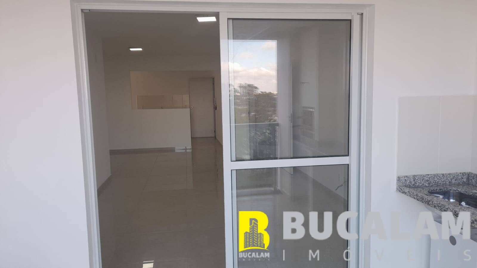 Apartamento para alugar com 3 quartos, 125m² - Foto 2