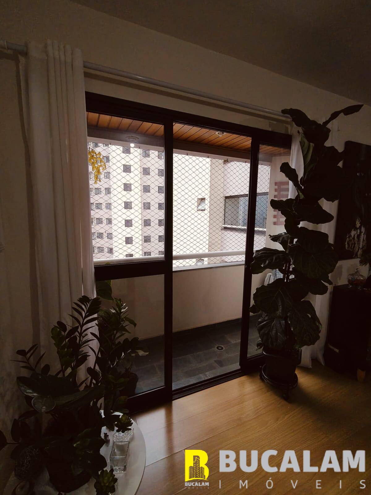 Apartamento à venda com 2 quartos, 70m² - Foto 1