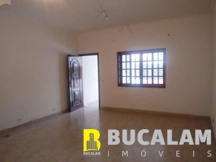 Casa à venda com 2 quartos, 250m² - Foto 4